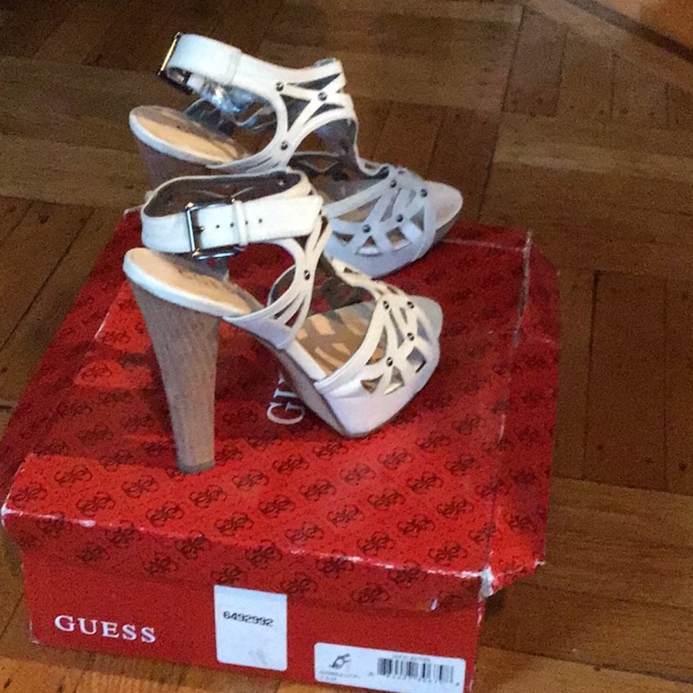 Guess - Picture 2 of 5